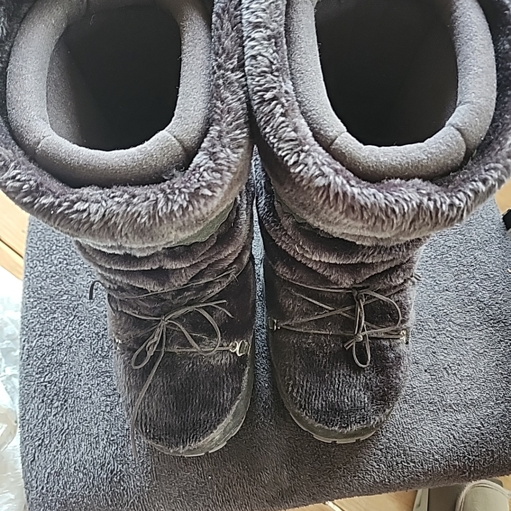 Khombu Women Winter Boots Size 8